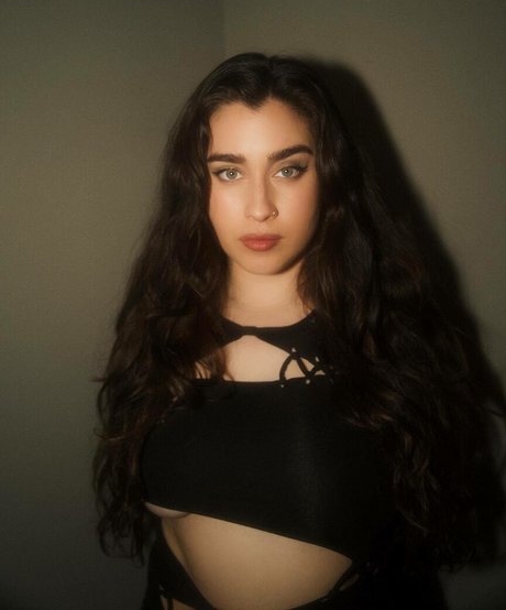 Lauren Jauregui star art pics