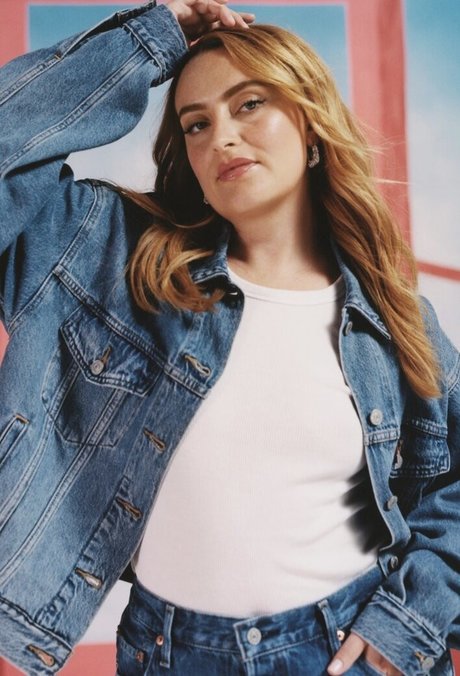 Amelia Dimoldenberg pornographic model pictures