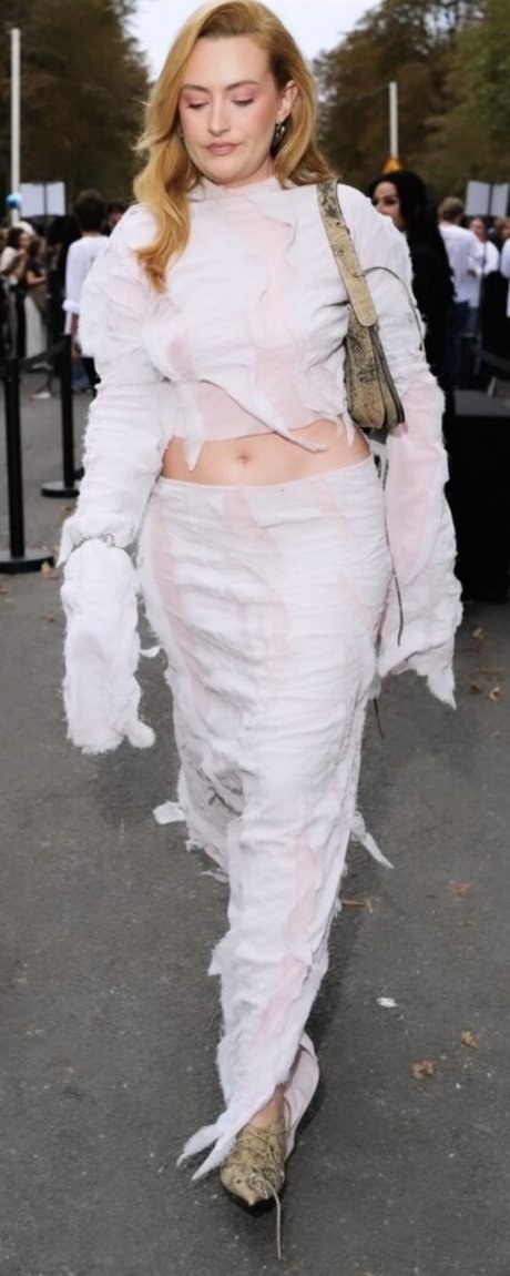 Amelia Dimoldenberg arte modelo foto