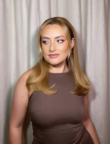 Amelia Dimoldenberg modèle nu galerie