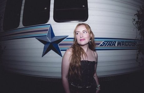 Amelia Dimoldenberg free actress photo