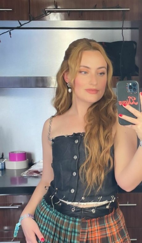 Amelia Dimoldenberg star best images
