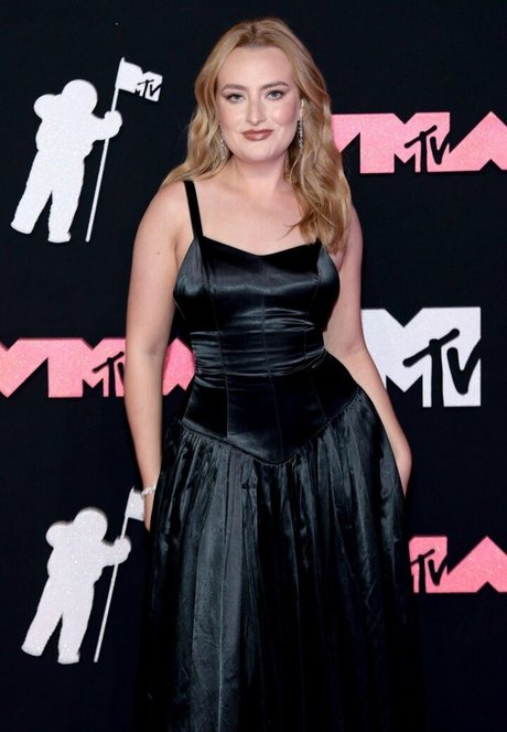 Amelia Dimoldenberg bonita actriz imagen