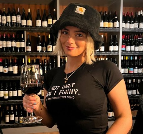 Millie Gibson étoile sexy archive