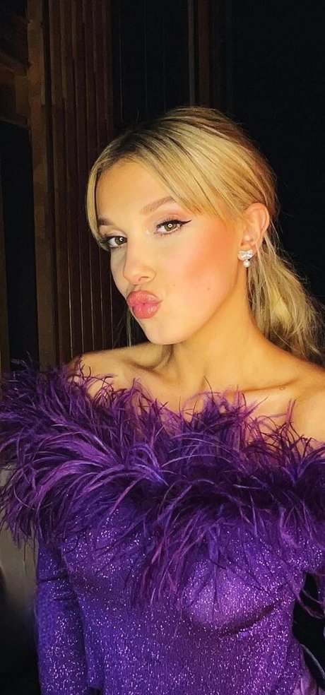 Millie Bobby Brown modelo desnuda foto