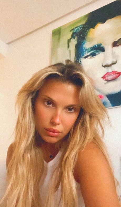 Millie Bobby Brown modelo sexual imagen