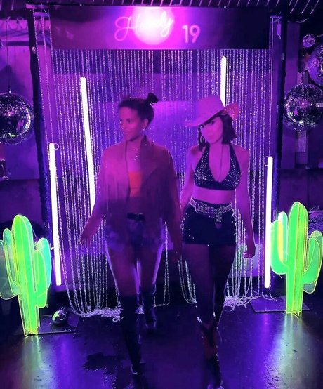 Millie Bobby Brown estrella desnuda archivo