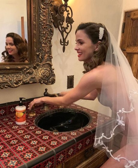 Shelley Hennig étoile adulte des photos