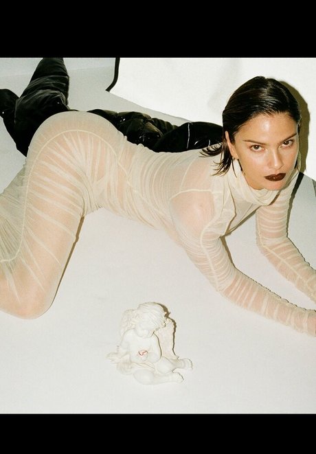 Shelley Hennig modèle pornographique photos