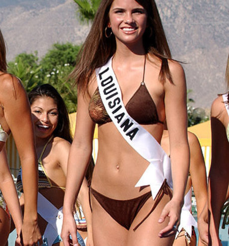 Shelley Hennig modèle chaud des photos