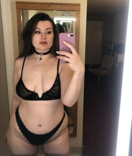 Tori Assins model nude pics