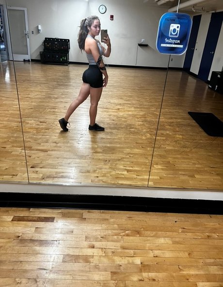 Skye Dolecki nus star du porno collection