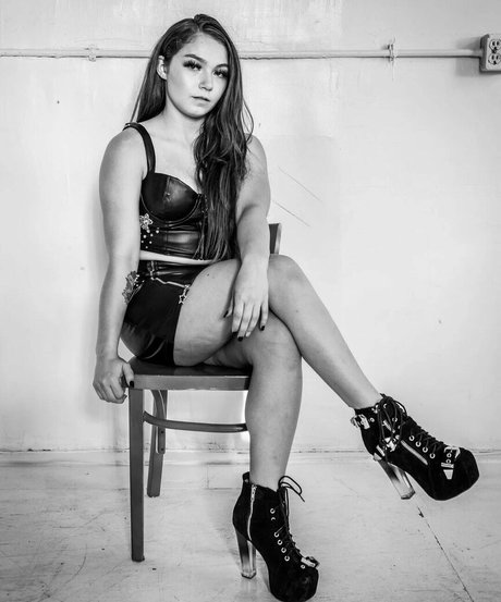 Skye Dolecki model hot pic