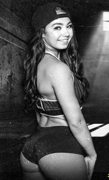 Skye Dolecki model high quality image