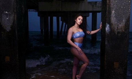 Skye Dolecki hot actress gallery