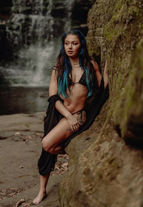 Skye Dolecki estrella desnuda archivo