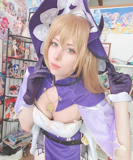 Yuriko Tiger desnudos de estrellas porno foto