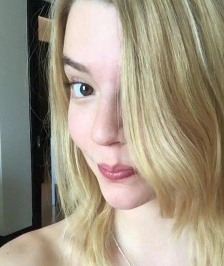 Anya Taylor Joy nice pornstar img