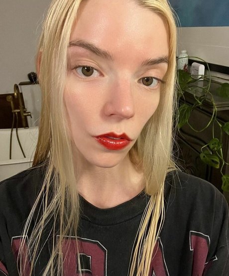 Anya Taylor Joy model free archive