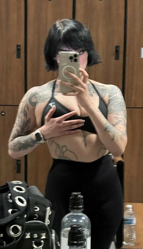 Redroomromance modèle artistique des photos