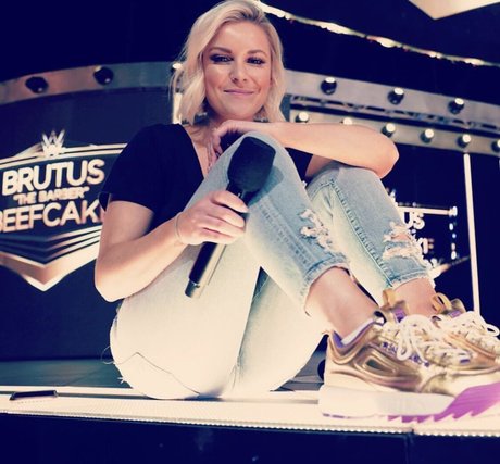 Renee Paquette estrella porno caliente archivo