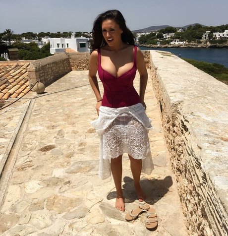 Clelia Theodorou modelo desnuda galerías