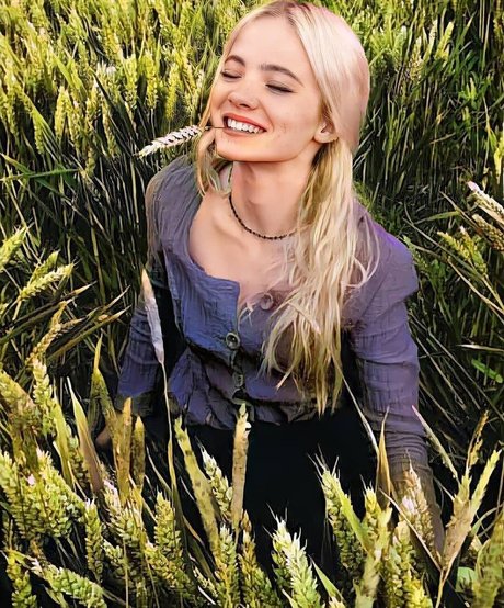 Freya Allan modelo xxx imágenes