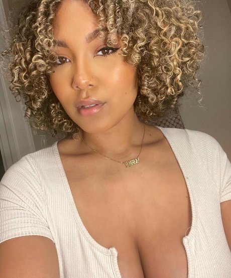 Parker McKenna Posey actrice de nus images