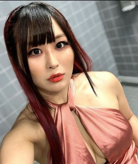 Iyo Sky estrella pornografica fotos