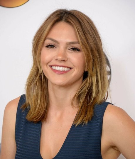 Aimee Richelle Teegarden estrella porno atractiva foto