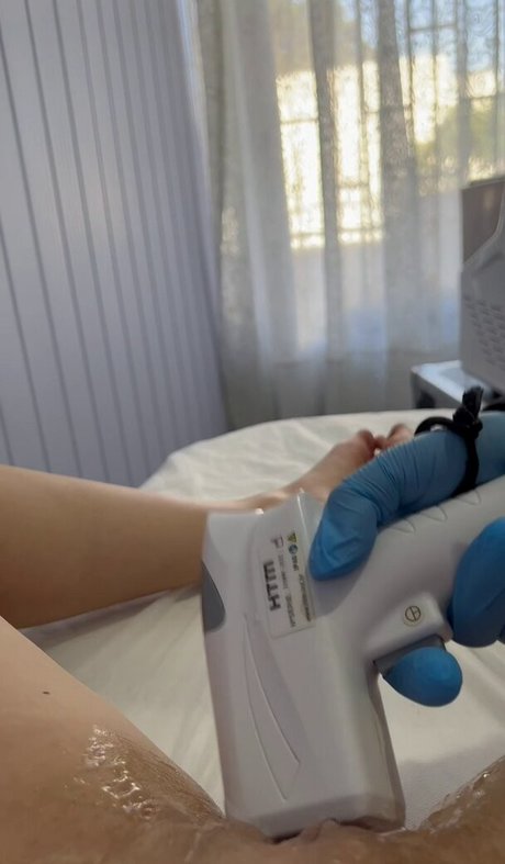 MC Mayara modèle nu galerie