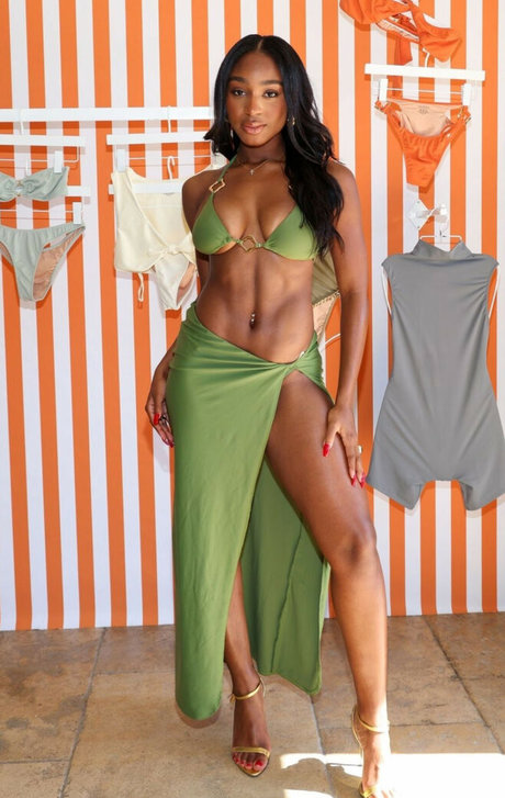 Normani modelo adulto foto