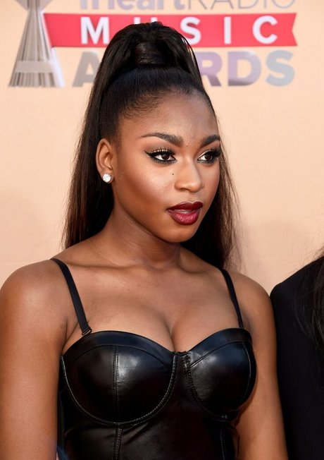 Normani estrella perfecta galerías
