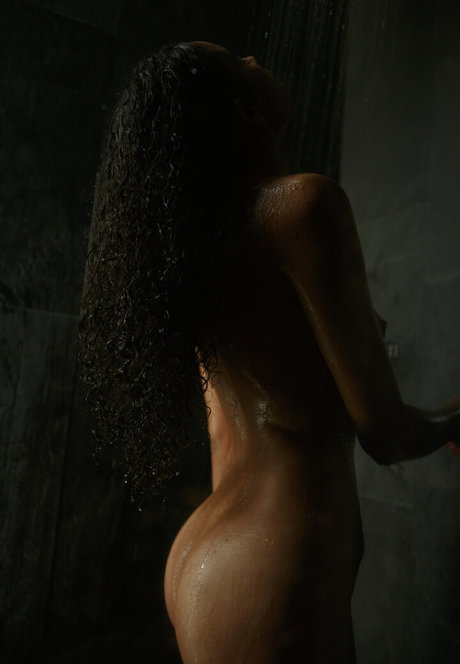 Zishy jolie actrice galeries