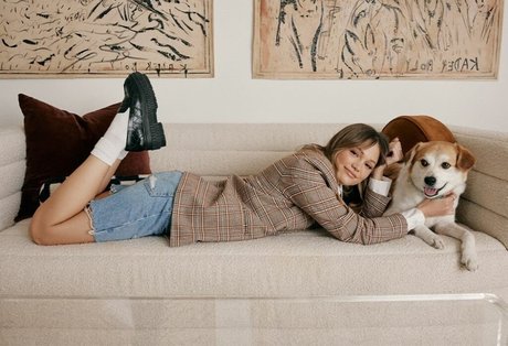 Olivia Holt actrice de nus galerie