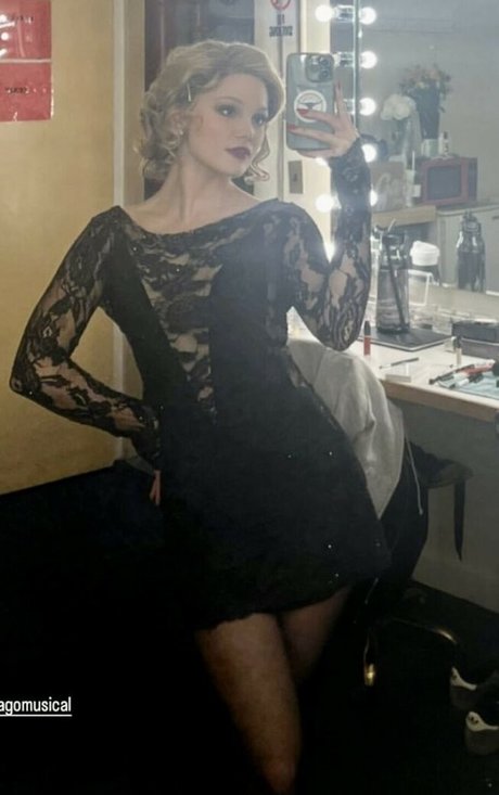 Olivia Holt estrella desnuda fotos