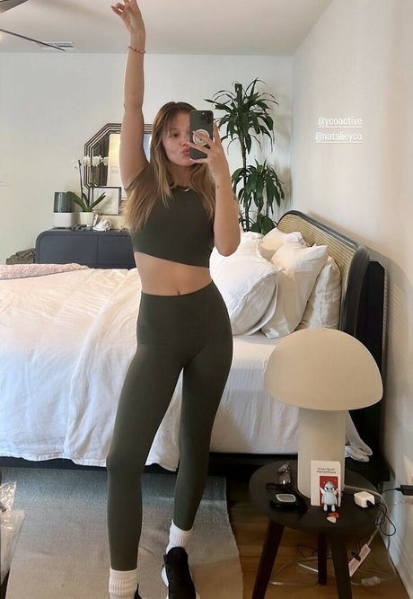 Olivia Holt étoile xxx photo