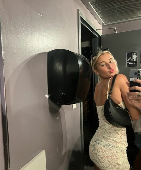 Alexa Meyer modèle de sexe img