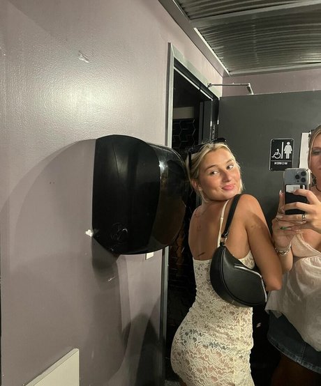 Alexa Meyer naked model photos