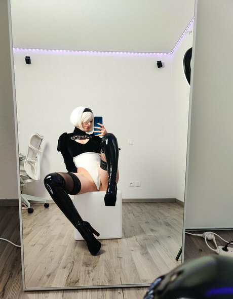 Yuzu Pyon actrice chaude image