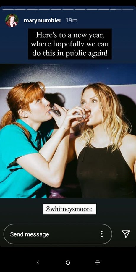 Whitney Moore star exclusive des photos