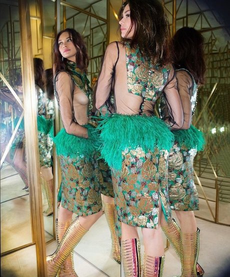 Olga Kurylenko modelo superior imágenes