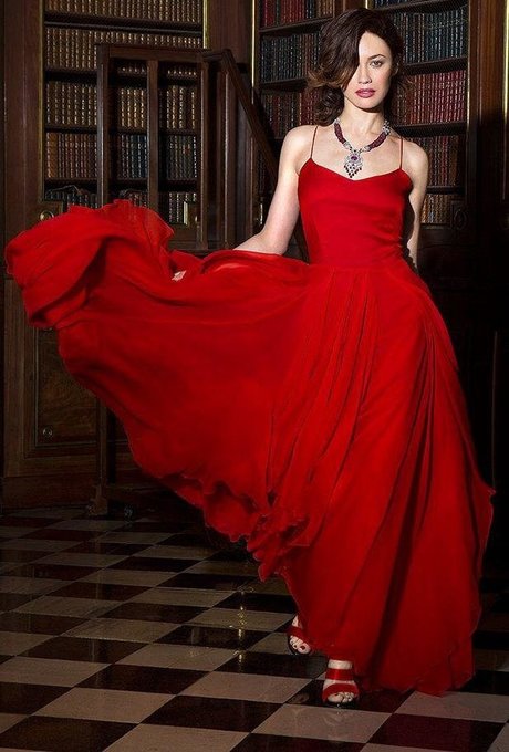 Olga Kurylenko actriz de alta calidad foto