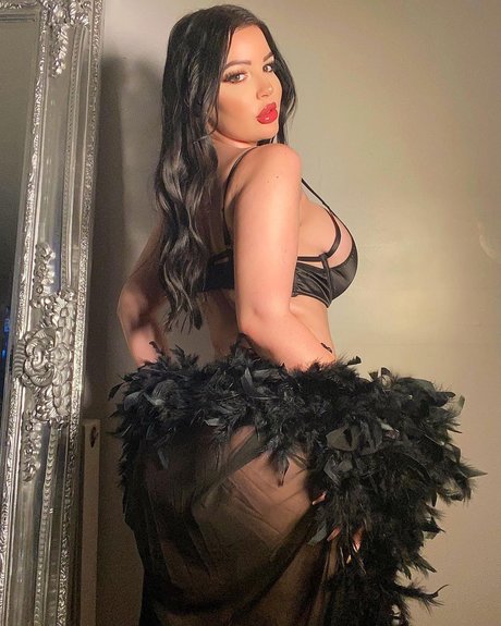 Elizabeth Georgina modèle adulte image