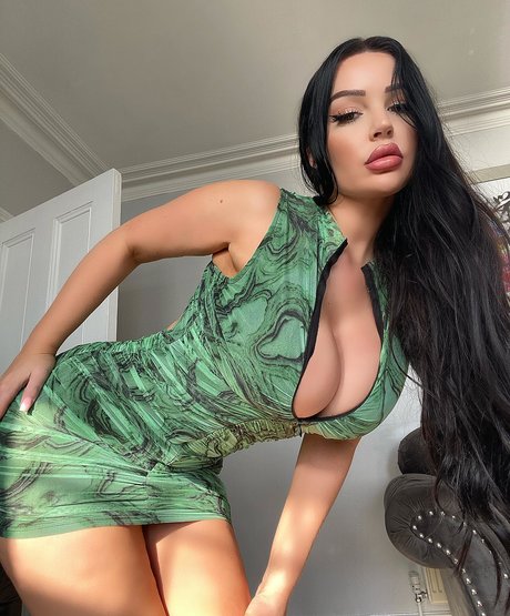 Elizabeth Georgina belle star du porno collection