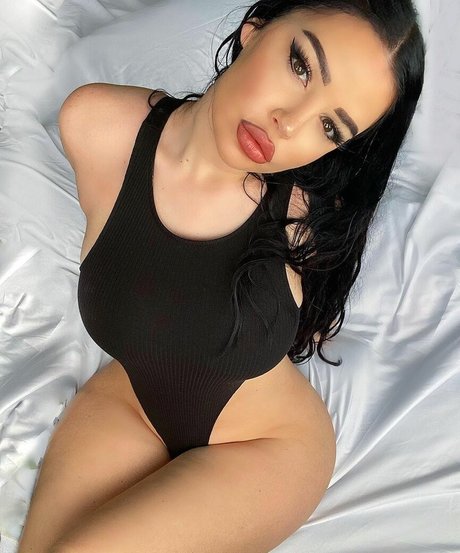 Elizabeth Georgina étoile exclusive photos