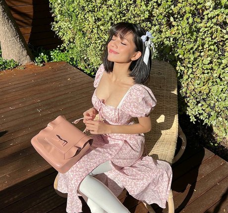 Eeeveenara modèle artistique photos