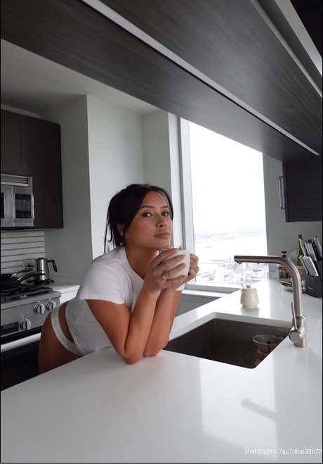 Julia Kelly sexo modelo galería