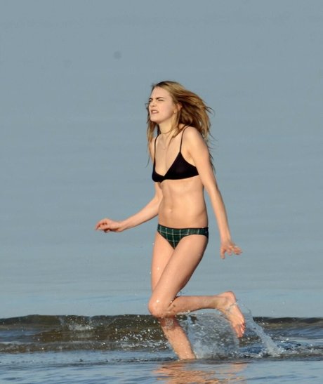 Cara Delevingne star du porno xxx des photos