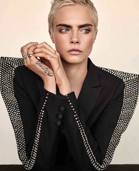 Cara Delevingne star du porno belle galeries